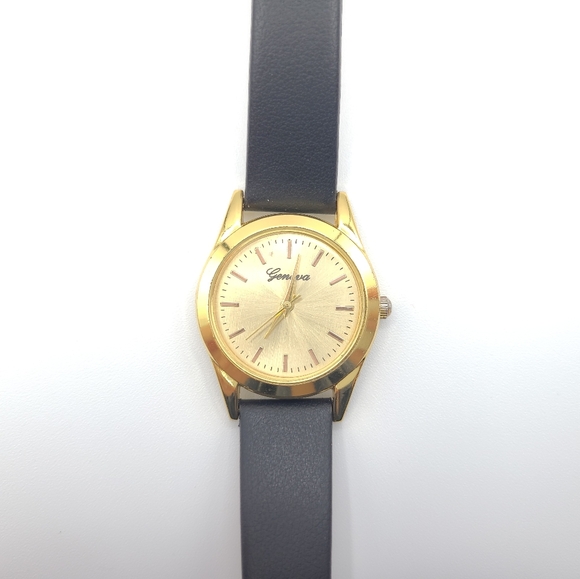 Classic Gold and Black Watch - Genova - New Condition. New Battery. - Picture 4 of 7
